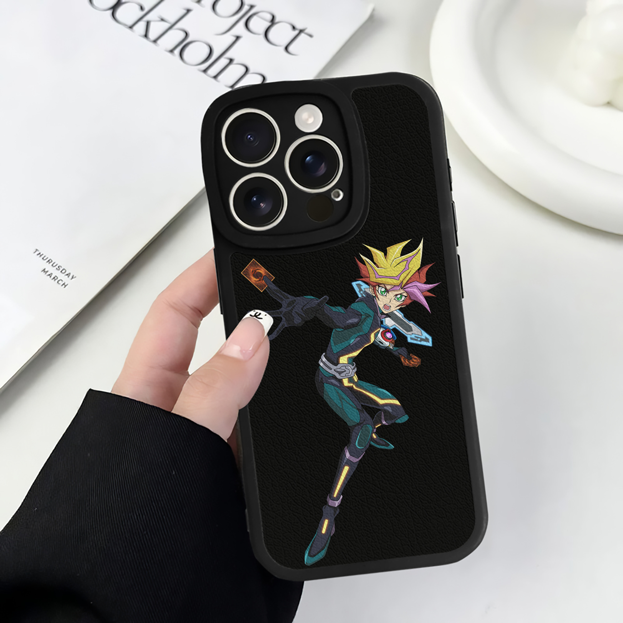 遊☆戯☆王 Yu-Gi-Oh! 【iPhone 16シリーズ対応】シリコンスマホケース（レザー調） 材質：シリコン